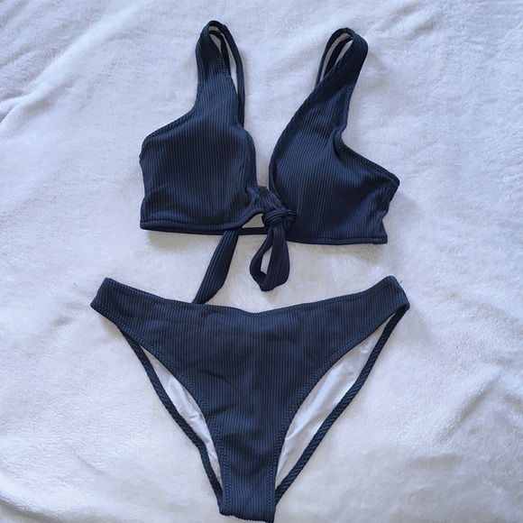 Bikinis - Picture 8 of 9